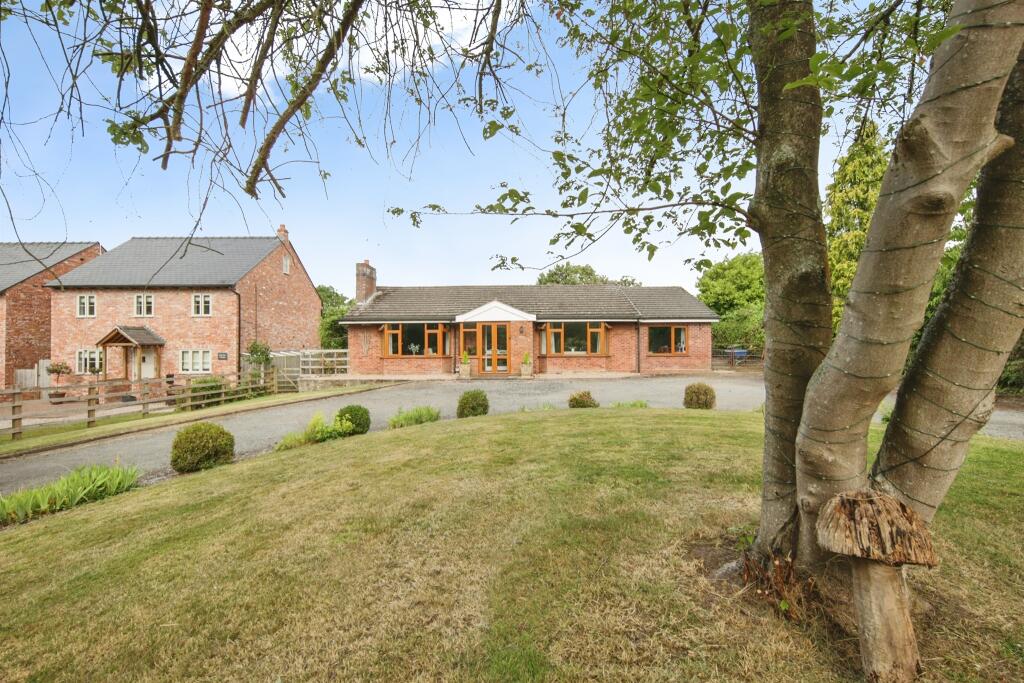 Main image of property: Haseley Knob, Warwick