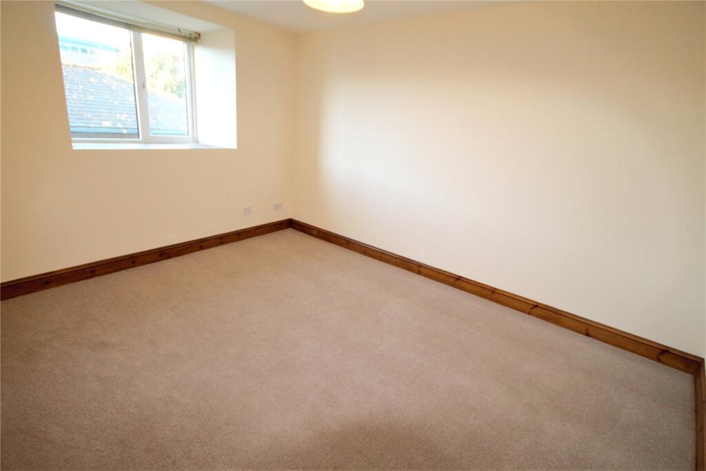 Apartment in Redhill - More
