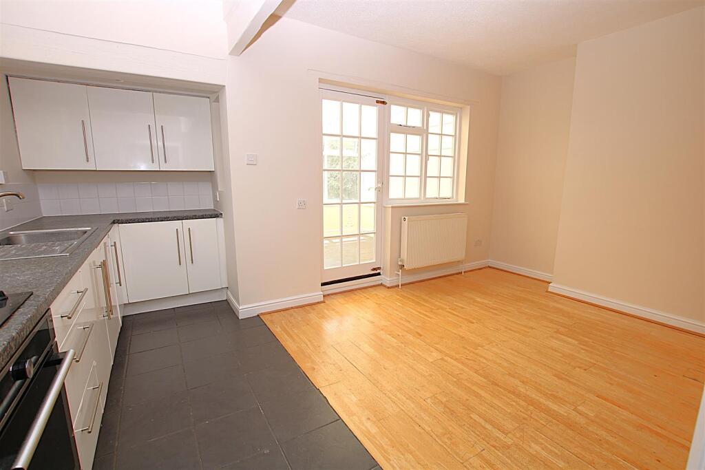 House in Northampton, Kingsthorpe - View 5