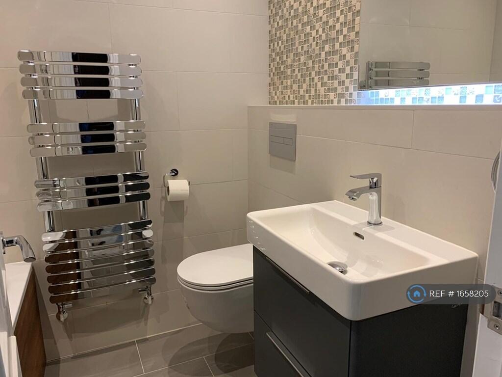 2 bedroom maisonette for rent