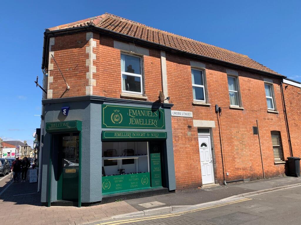 2-bed flat on High Street, Burnham-On-Sea, £95,000
