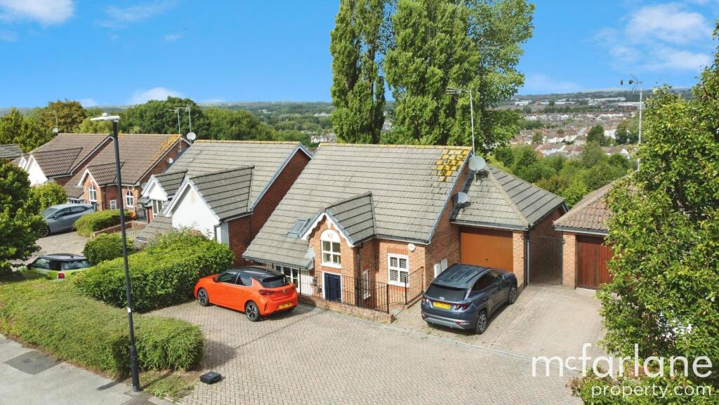 5-bed detached on Okus Road, Swindon, SN1, £600,000