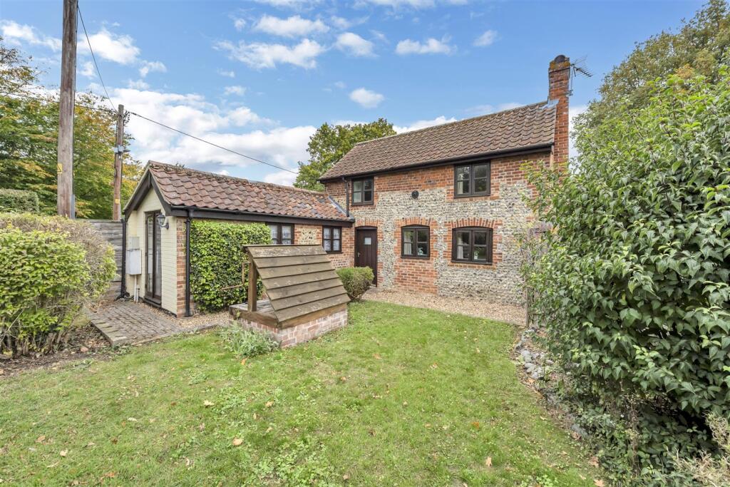 2-bed detached on Church Road, Thurston, Bury St. Edmunds, £350,000