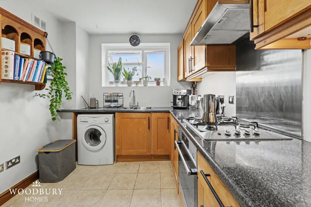 Apartment in Ilford - More