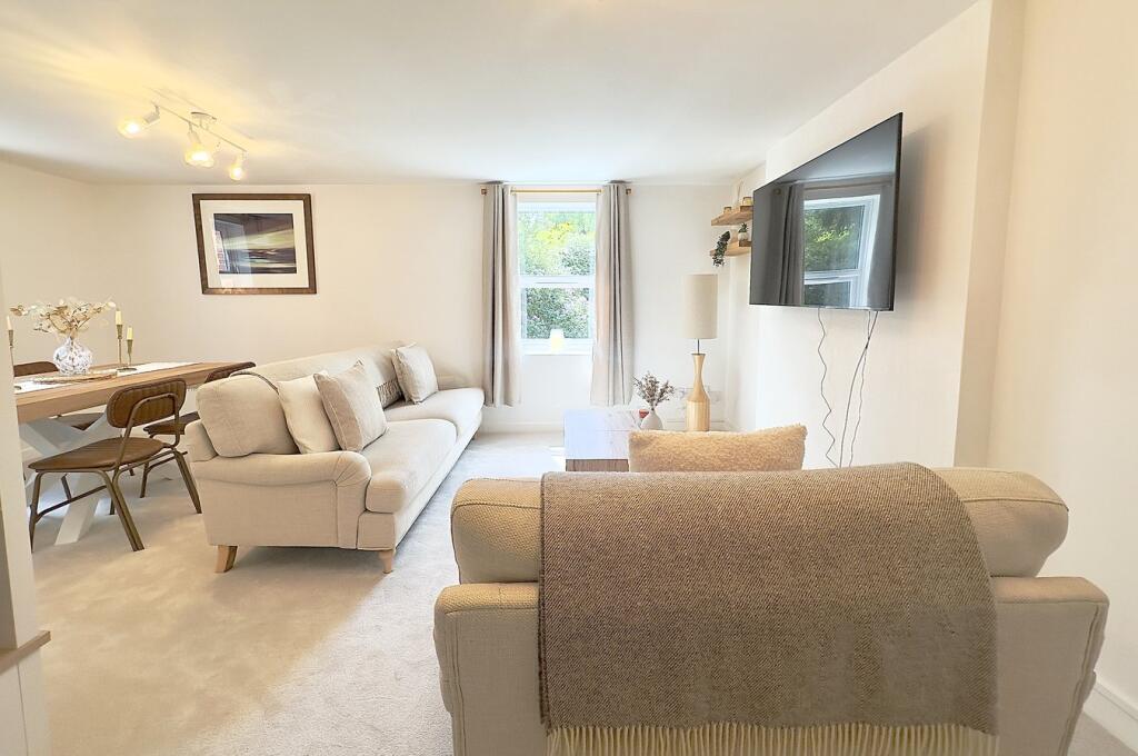 Apartment in Poole - More