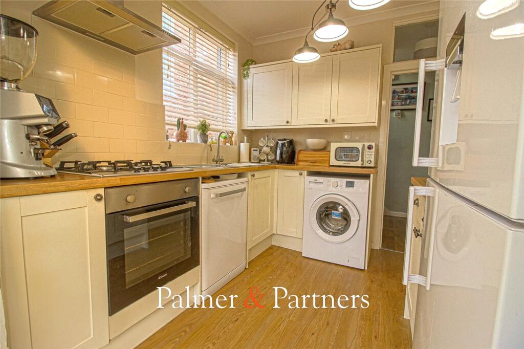 Turpins Avenue, Holland-On-Sea, Clacton-On-Sea, Essex, CO15 photo 3