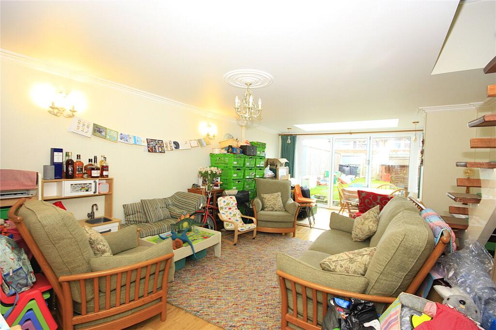 Chidham Close, Havant, Hampshire, PO9 photo 4