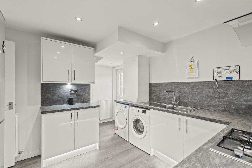 56 Broomage Crescent, Larbert, Falkirk, FK5 4NU photo 4