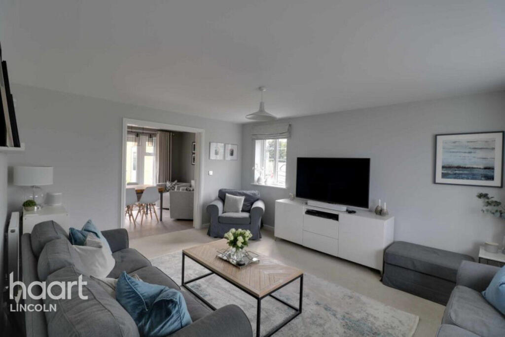 House in Lincoln - View 5