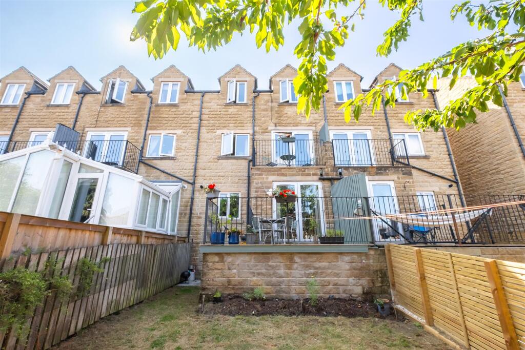 Bryden Close, Hove Edge, Brighouse photo 2