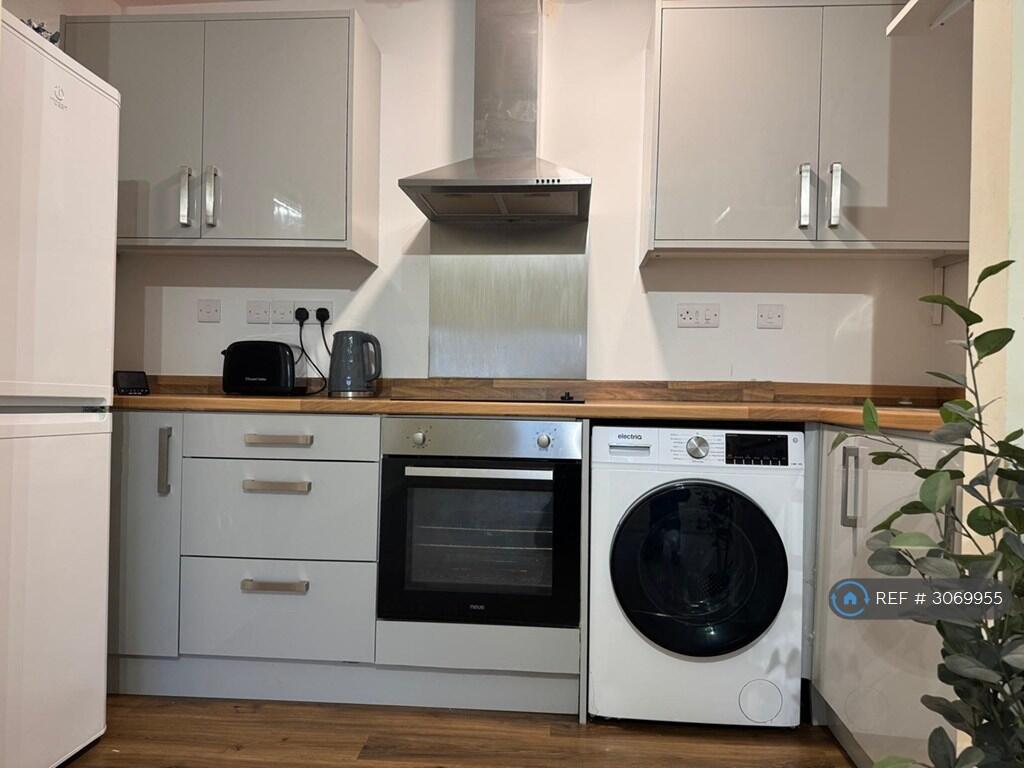 Apartment in Nuneaton and Bedworth, Abbey Green - View 3