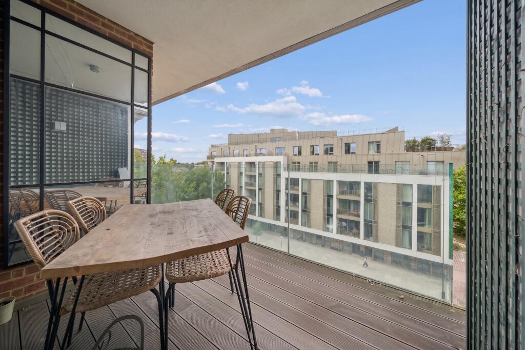 Apartment in London - More