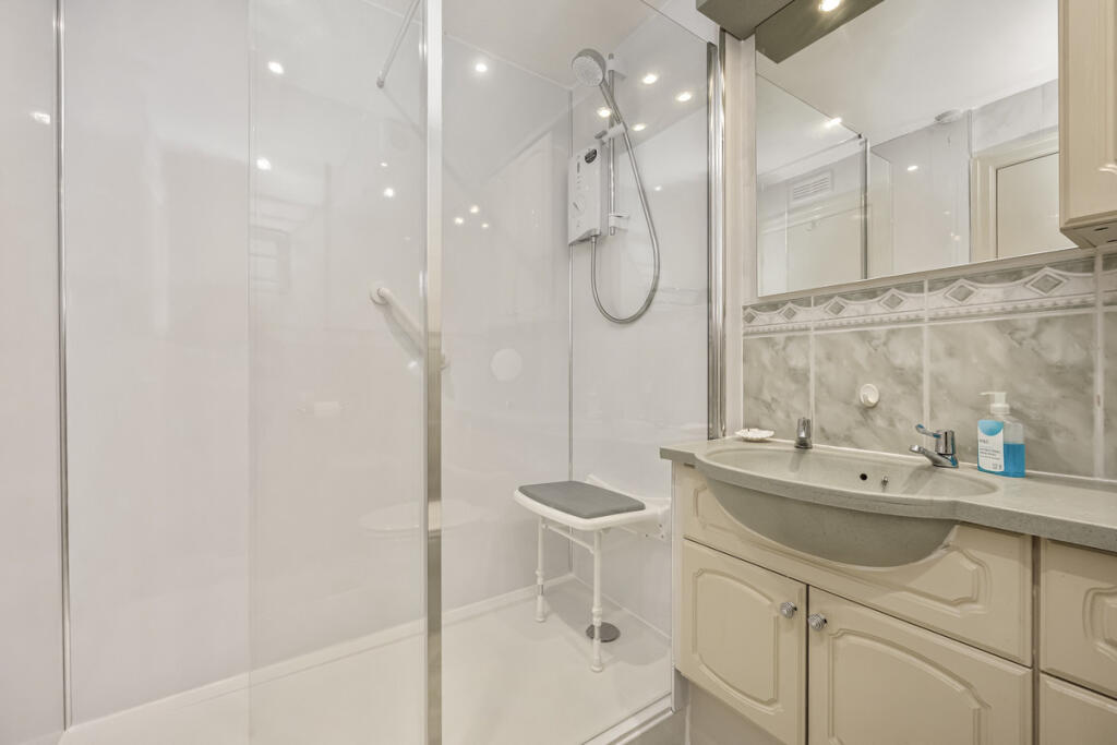 Apartment in Worthing, West Worthing - View 5