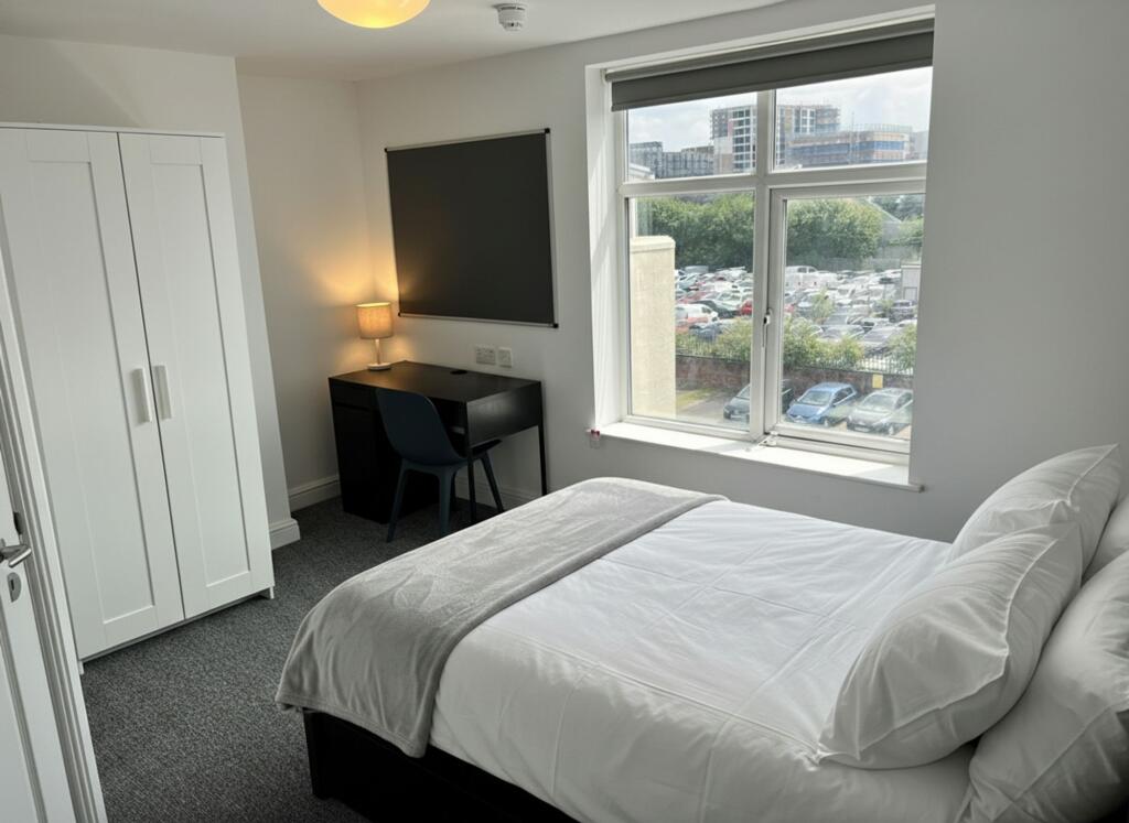 Main image of property: 32 Crescent, Salford, M5