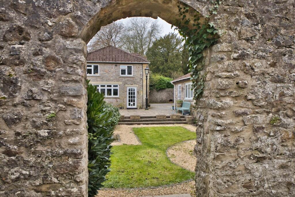 Additional image 21 of A very spacious five bedroom house with outbuildings in Oakhill