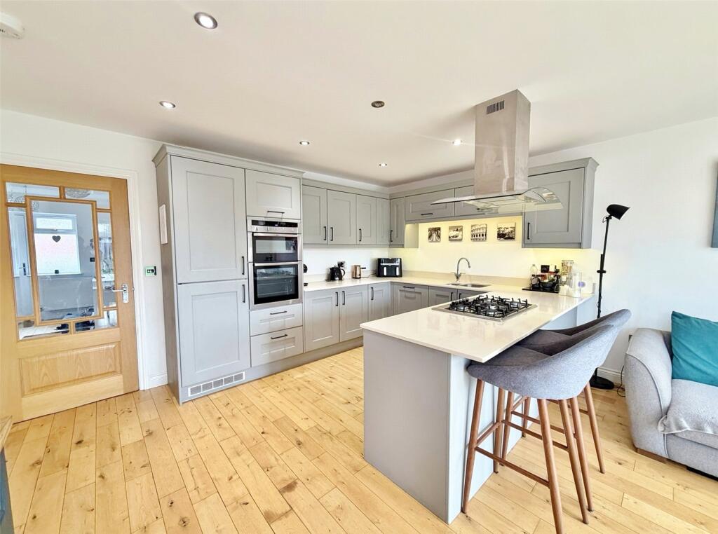 Newtown Road, Verwood, Dorset, BH31 photo 4