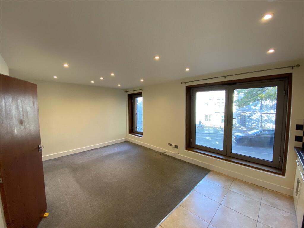 Apartment in London, Royal Borough of Kingston upon Thames - View 3