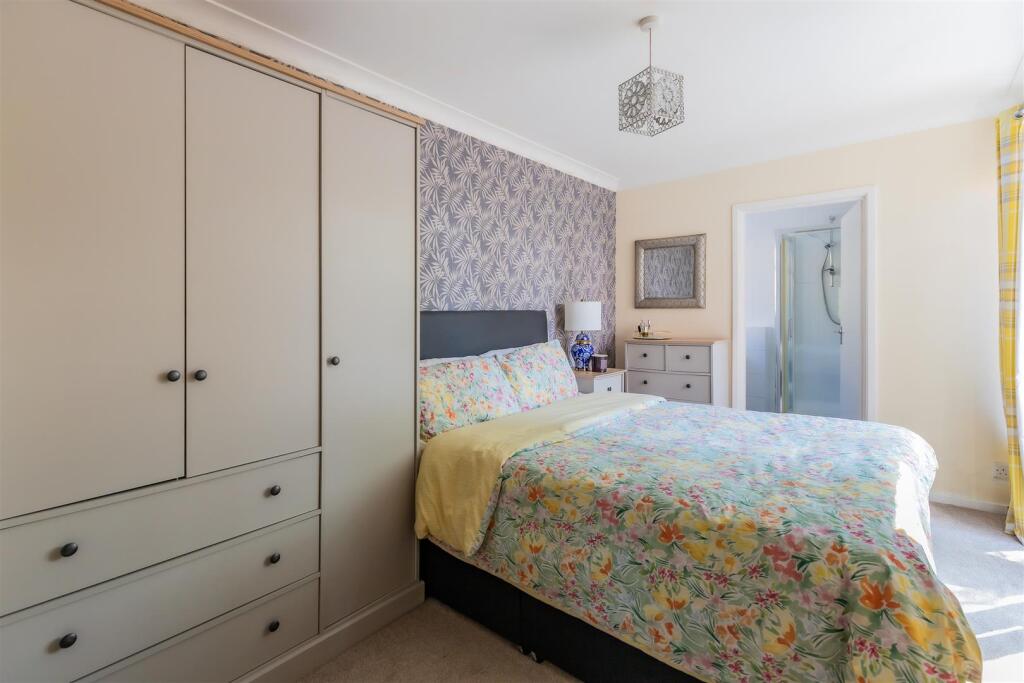 Apartment in Cardiff, Cyncoed - View 3