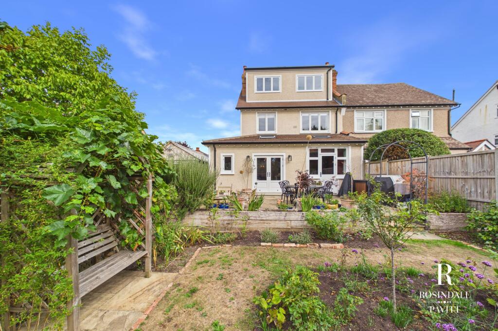 House in Sutton - View 4