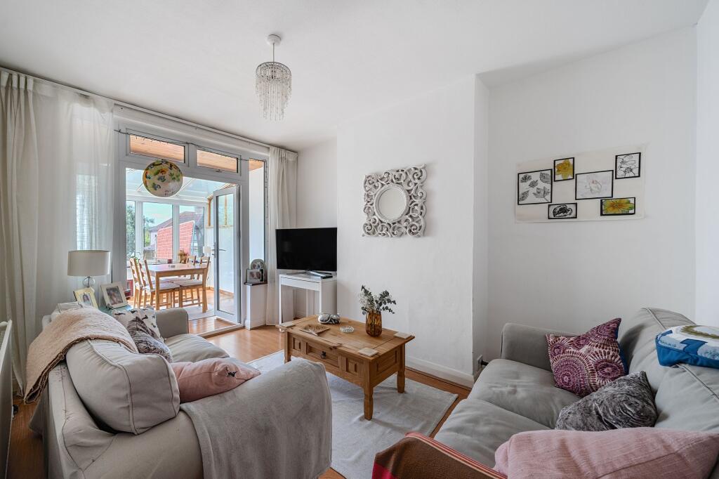 Aylesford Avenue, Beckenham, BR3 - View 2