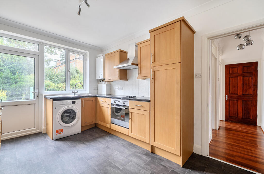 Apartment in Walton-on-Thames, Surrey - View 5