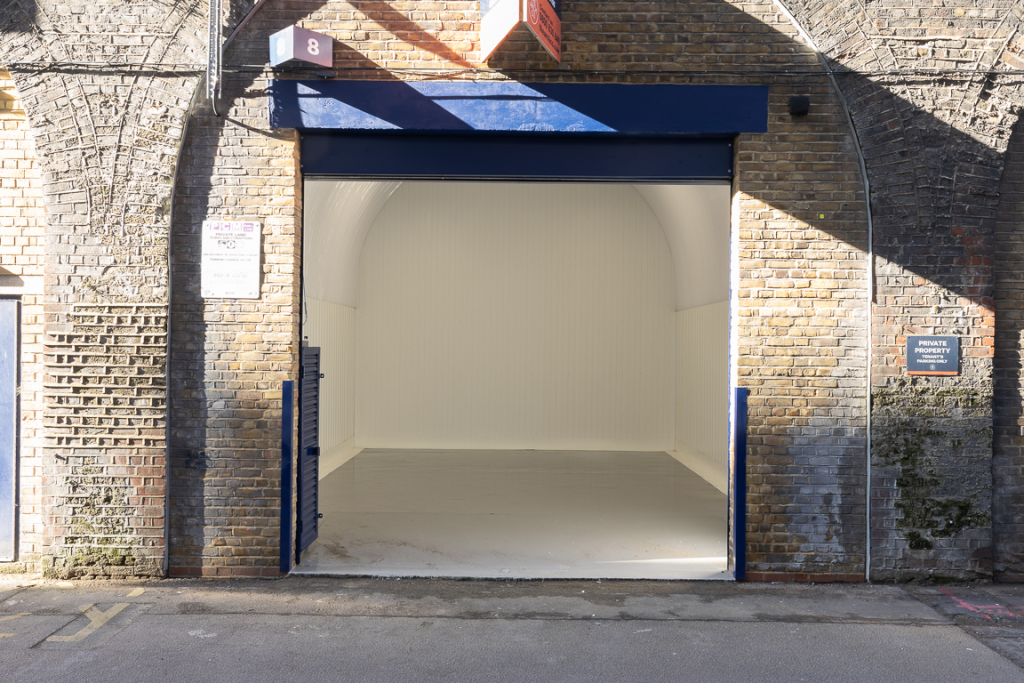 An empty arch with white lining