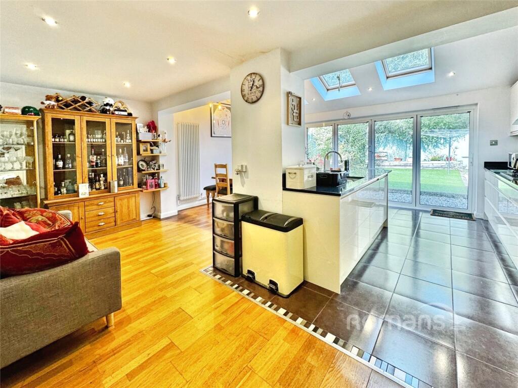 Peggotty Place, Owlsmoor, Sandhurst photo 2