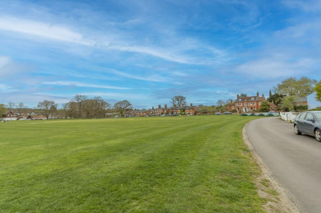 Hartford Terrace, Hartley Wintney, RG27 photo 2