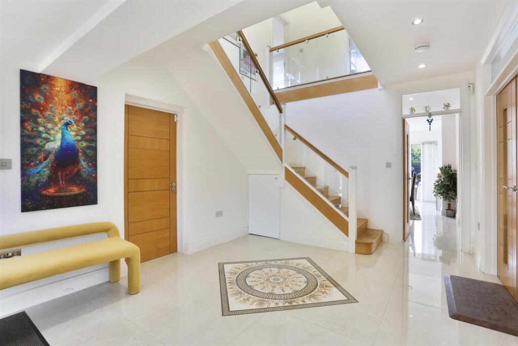 House in Sutton - More