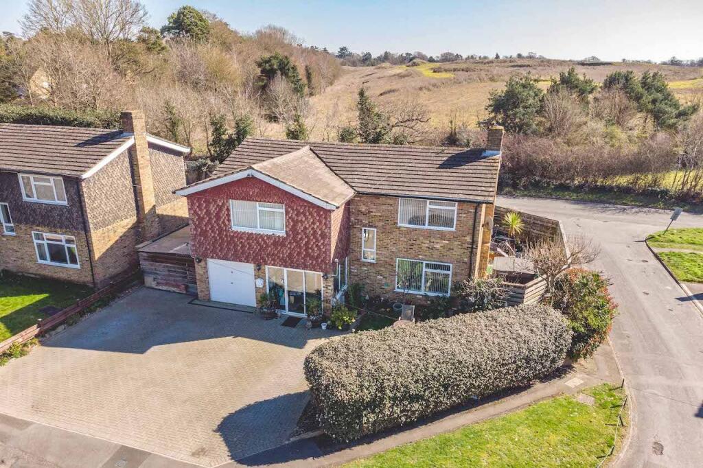 4-bed detached on Journeys End, Stoke Poges, SL2, £750,000