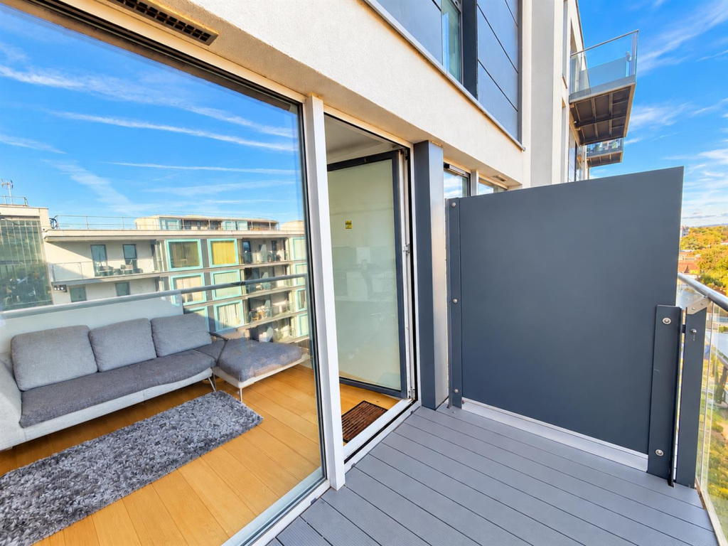 Apartment in Southall - View 5