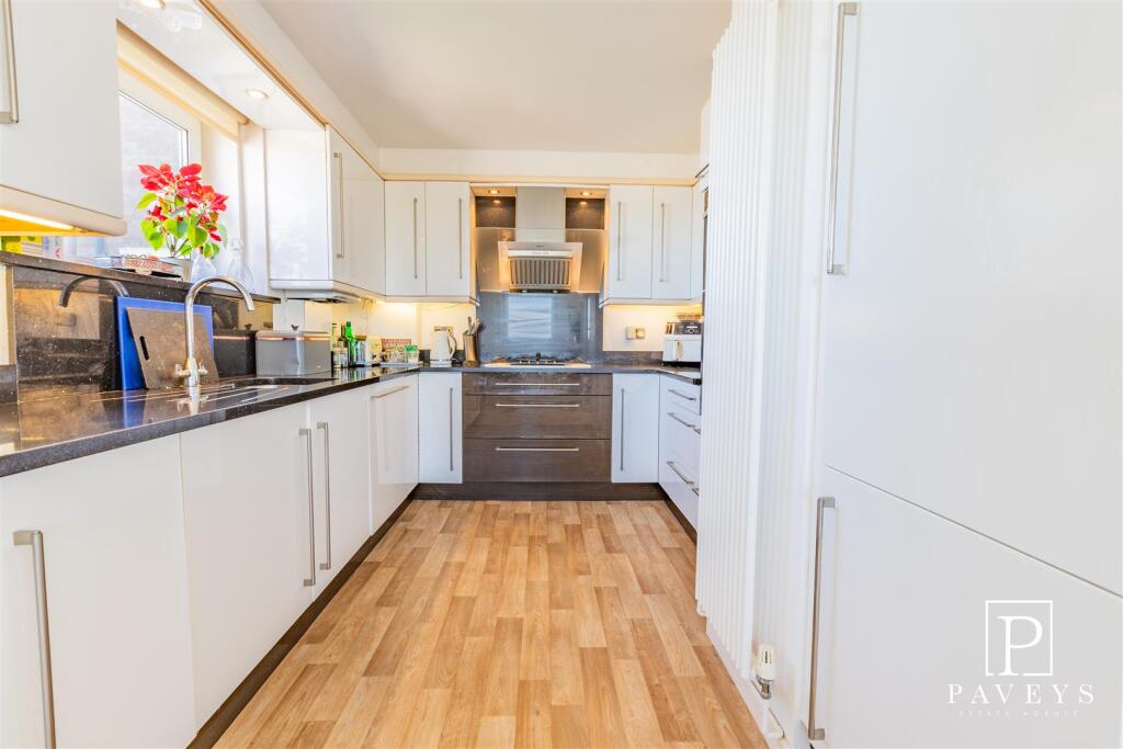 Apartment in Frinton-on-Sea, Frinton and Walton - View 4