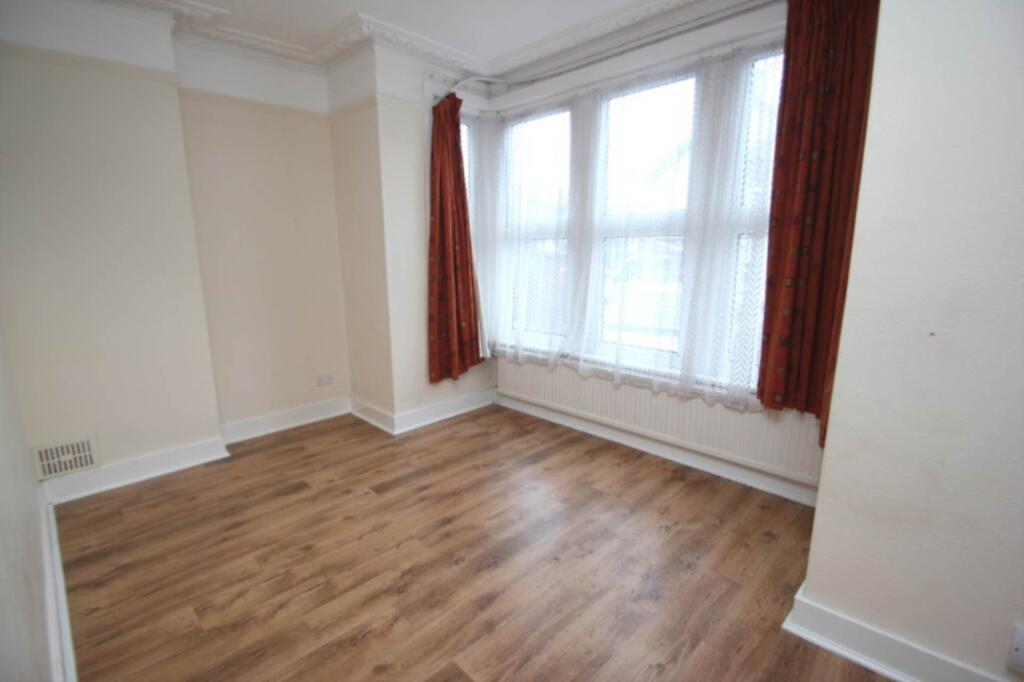 Genesta Road, Westcliff On Sea photo 2