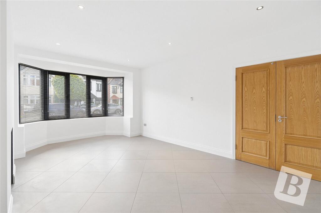 House in London, Hornchurch - More