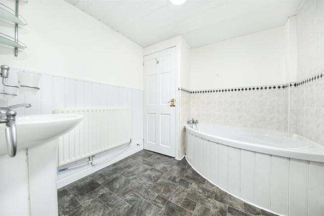 Bathroom2.jpg