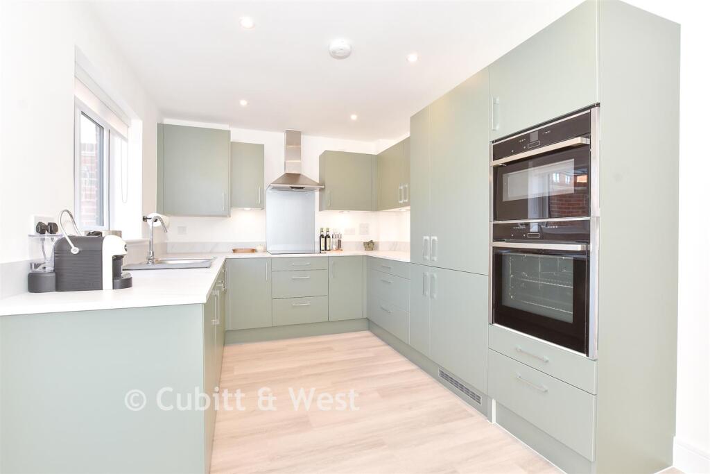 House in Horsham, Old Holbrook, North Horsham - View 3
