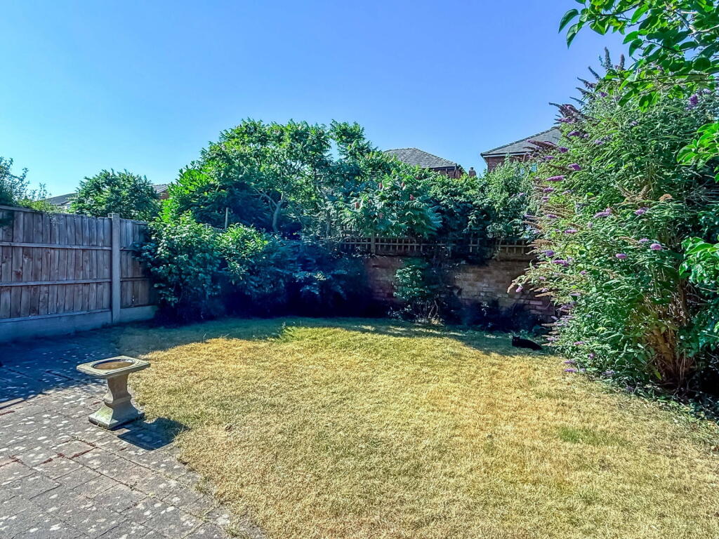 Larkspur Close, Southport, PR8 - View 4