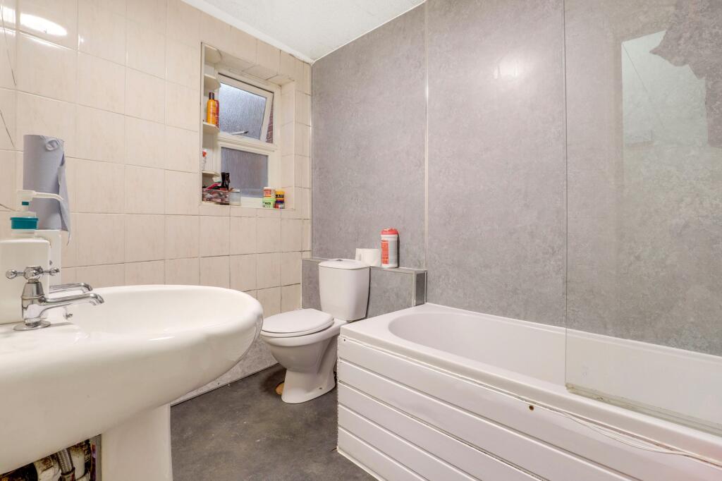 House in Nottingham - View 5