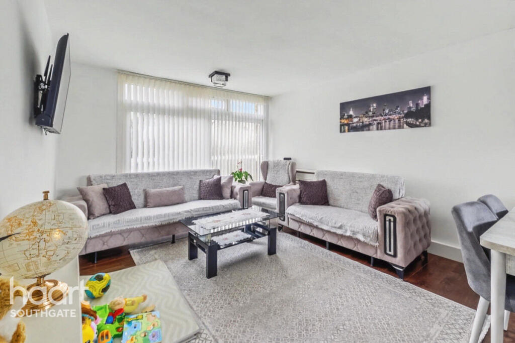 Apartment in London, Winchmore Hill, Edmonton - View 2