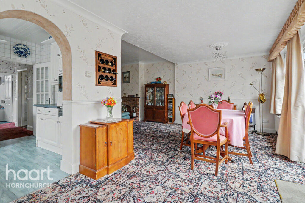 House in Romford - View 5
