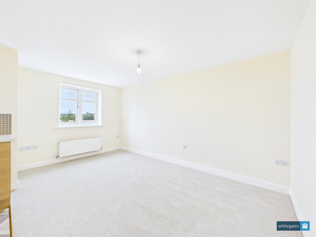 Bracken Way, Harworth, Doncaster, Nottinghamshire, DN11 - View 5