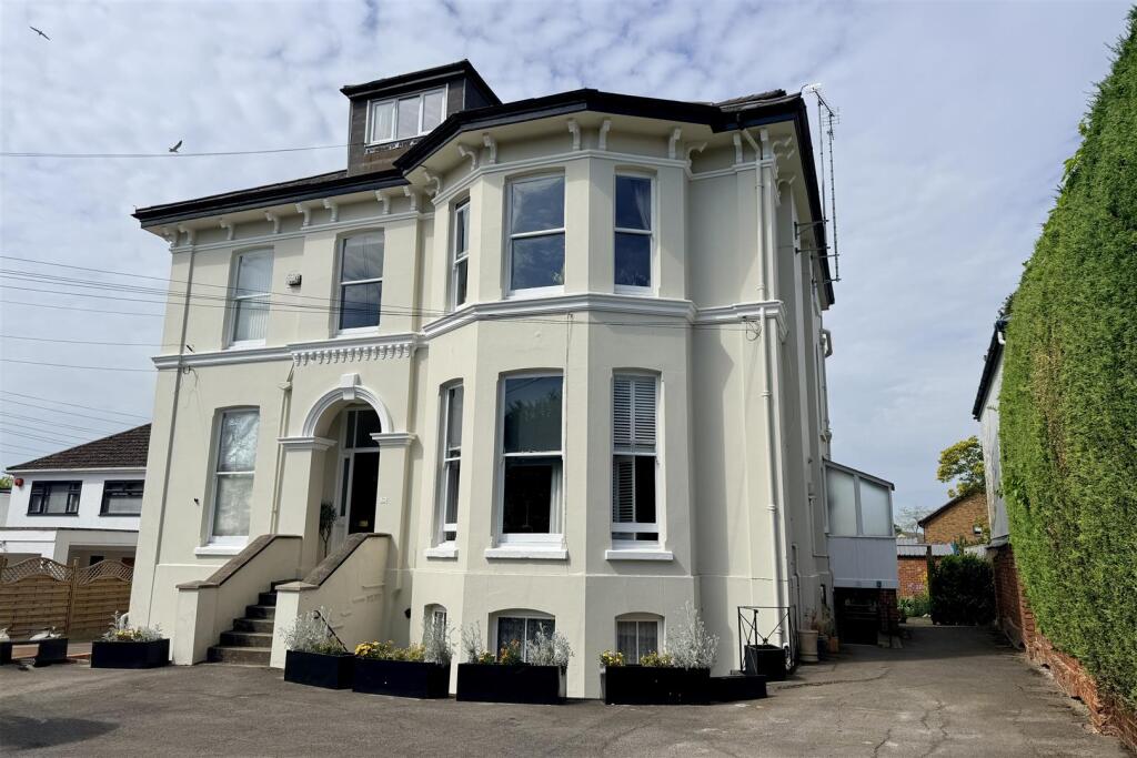 Main image of property: Flat 1 33 St Stephens Road Tivoli Cheltenham GL50 3AB