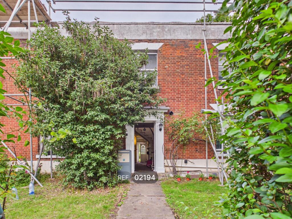 Main image of property: Hythe Hill, Colchester, CO1 2NP