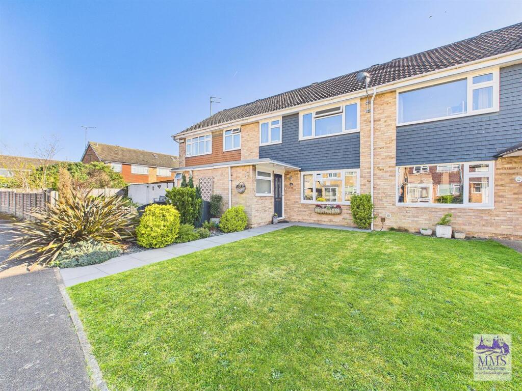 Main image of property: Farnham Close, Rainham, Gillingham