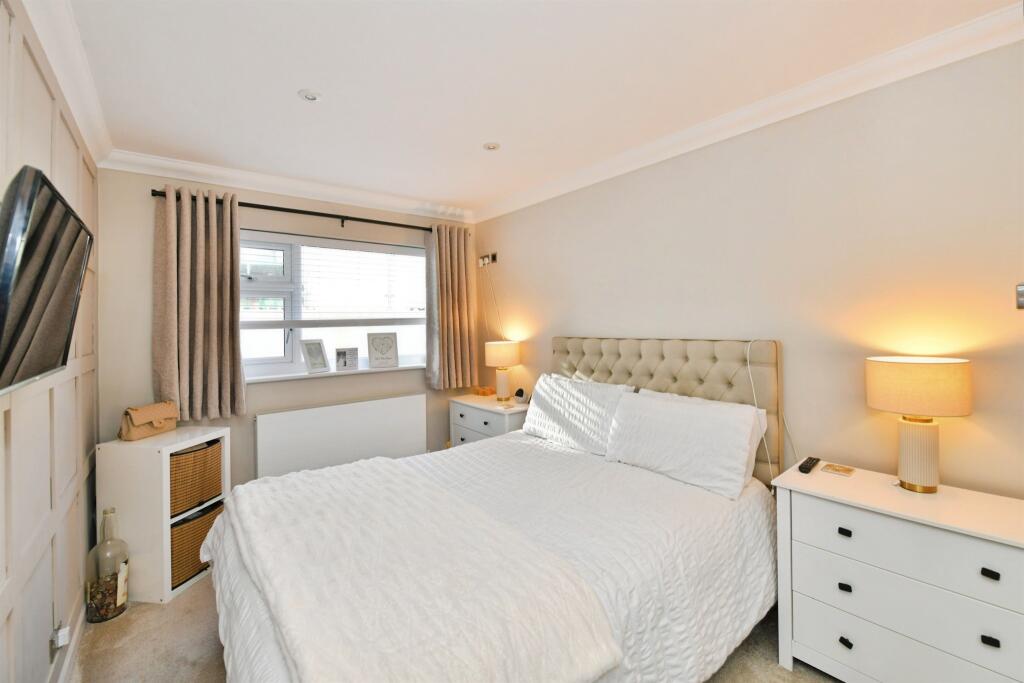 Hobbs Crescent, Saltash photo 4