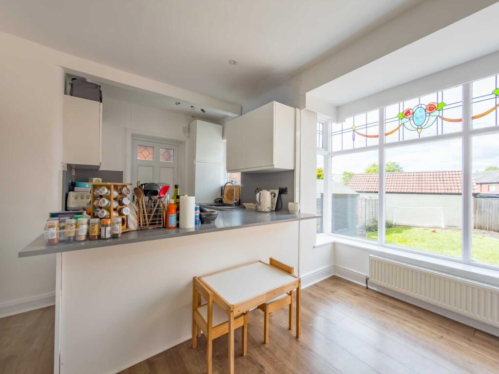 House in Kirklees, Birstall Smithies - More
