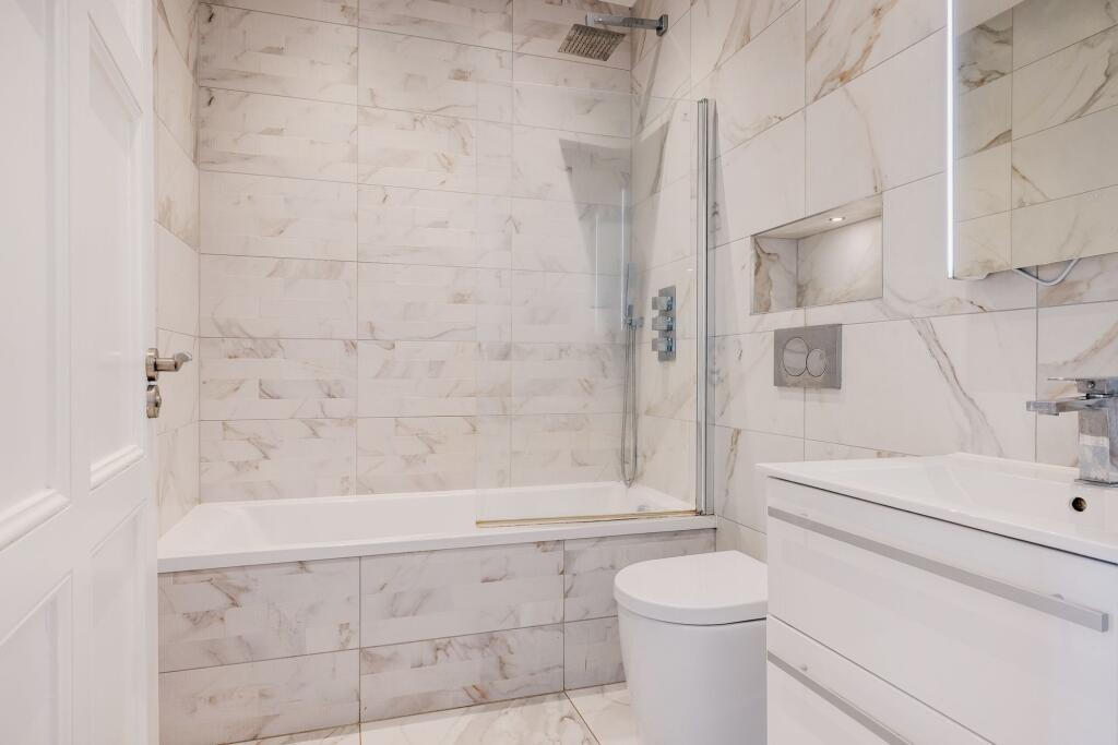 Apartment in Redhill - View 5