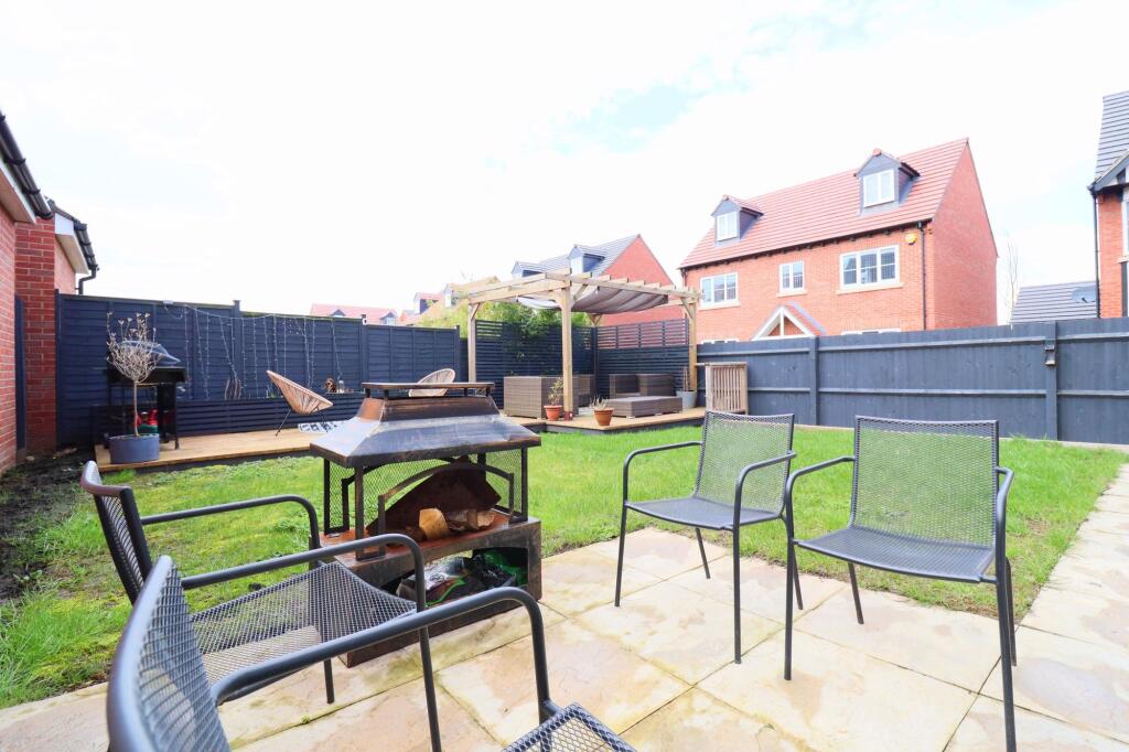 House in Gloucester - View 4