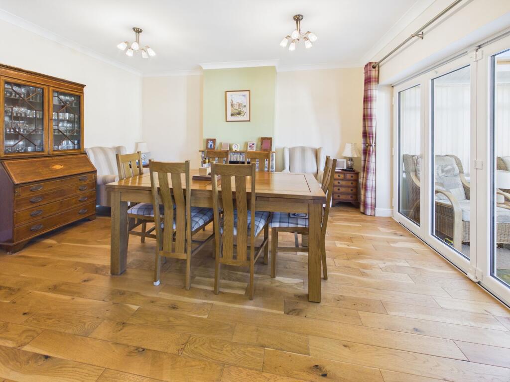 Holywell Crescent, Abergavenny, NP7 photo 3