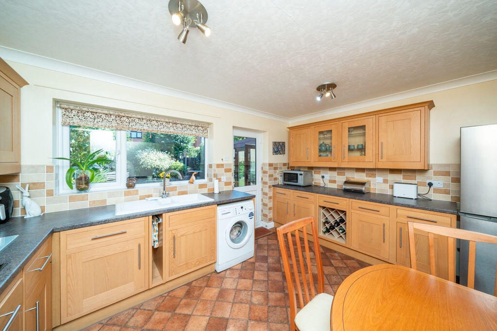 Braithwaite Drive, Kingswinford photo 3